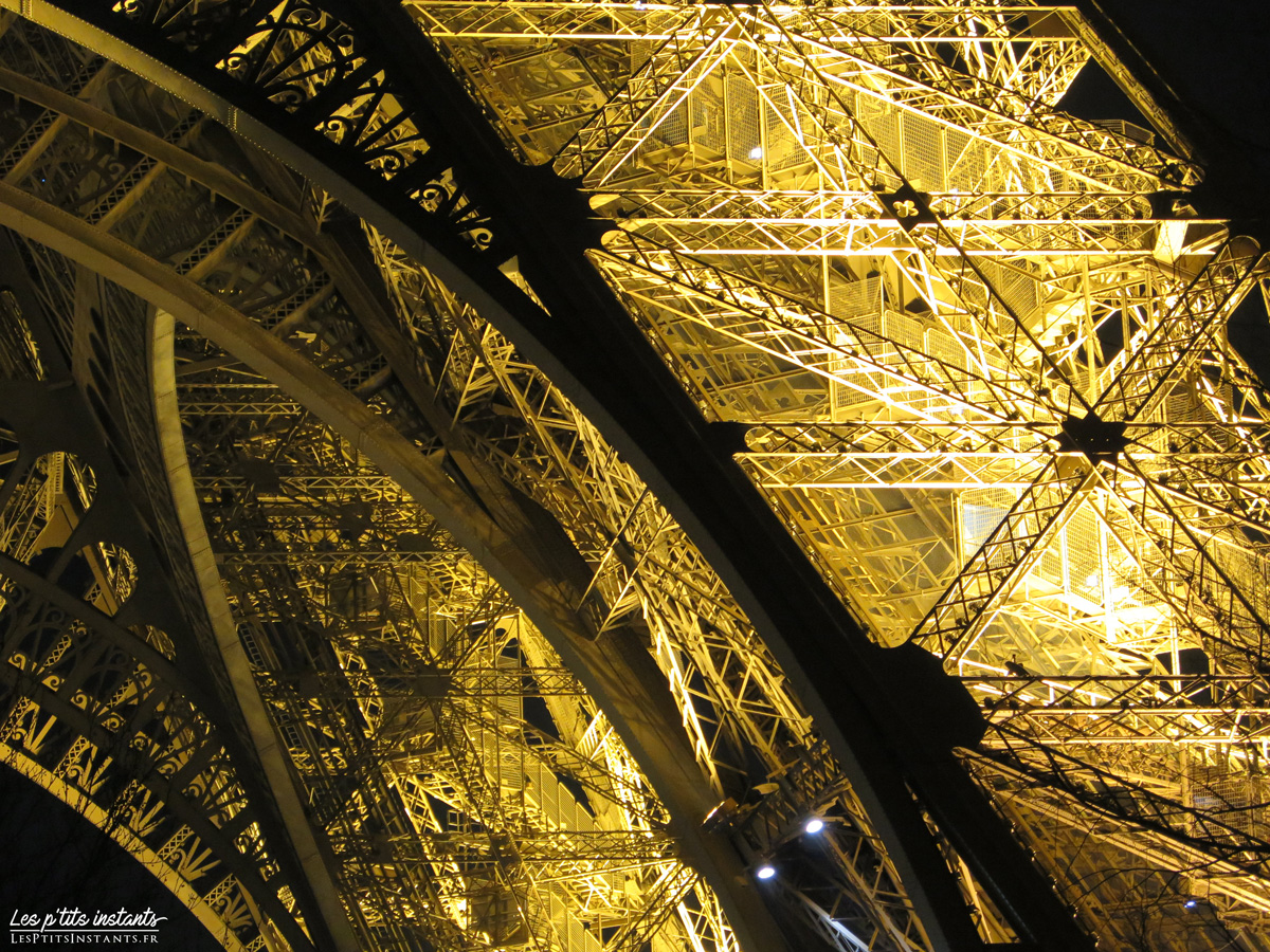 Détail de la structure de la tour Eiffel